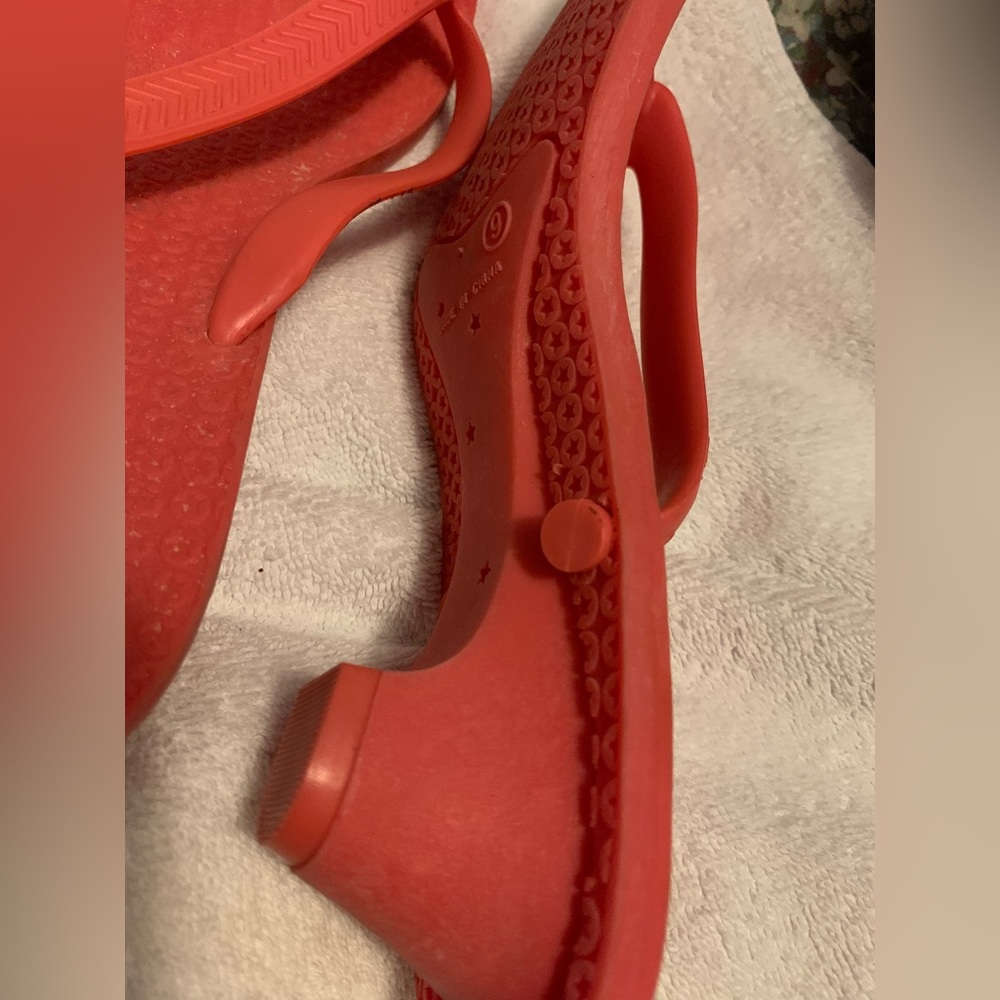 ✨⚡️💥GAP JEANS EST 1969 Red Flip Flops - Picture 5 of 10